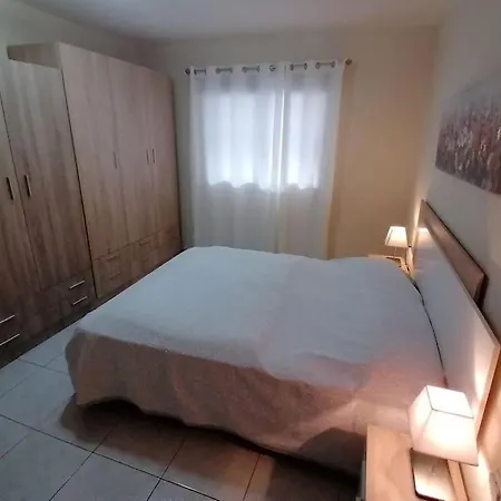 Rockin' View - 2 Bedroom Great Terrace, Parking, Pool Apartment