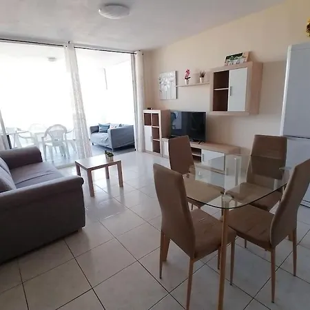 Rockin' View - 2 Bedroom Great Terrace, Parking, Pool Apartment