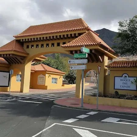 Rockin' View - 2 Bedroom Great Terrace, Parking, Pool Apartment *